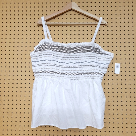 Old Navy Sleeveless SmockedBabydoll  embroidery Top, size XXL - Picture 4 of 11